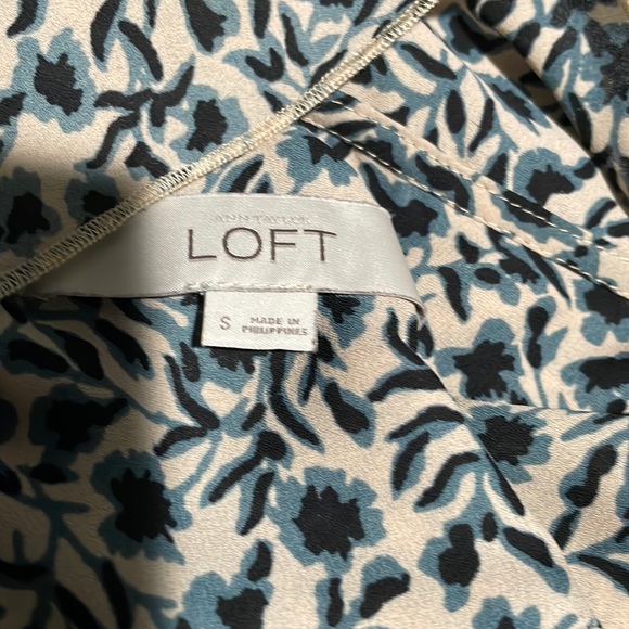 LOFT tan, gray and black sleeveless blouse with subtle details. - Picture 8 of 9